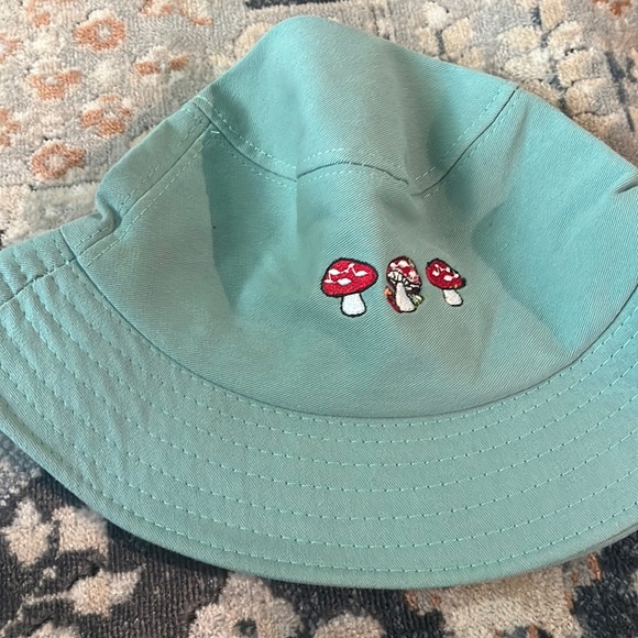 Cute mushroom bucket hat - Picture 1 of 4